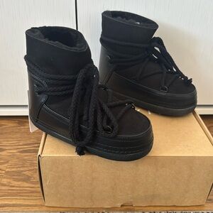 Inuikii’s Classic boots combine leather with soft shearling boots size 36